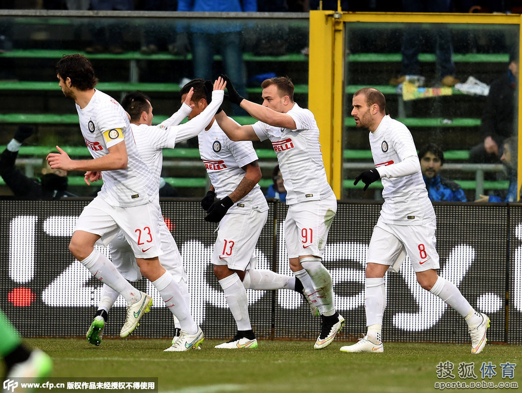  国际米兰客场雨战艰难战平那不勒斯维持不败